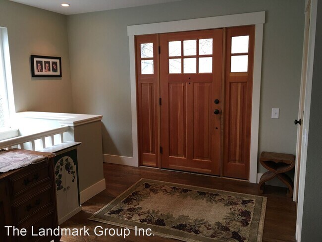 Foto del edificio - 4 br, 4 bath House - 3315 E Denny Way