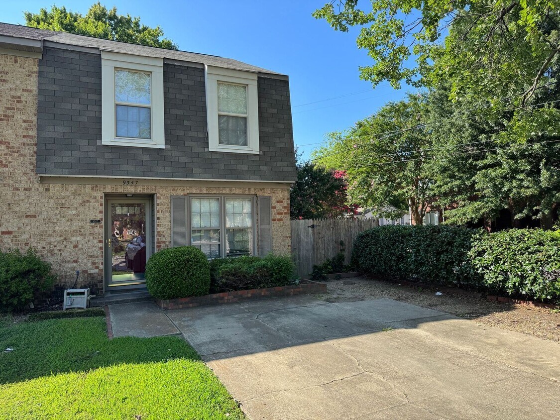 Foto principal - Charming 2-Bed, 2.5-Bath Home in Vibrant N...