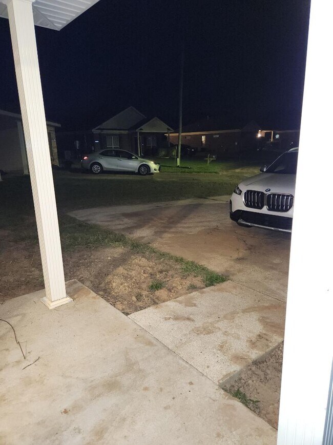 Building Photo - 4925 Catahoula Dr