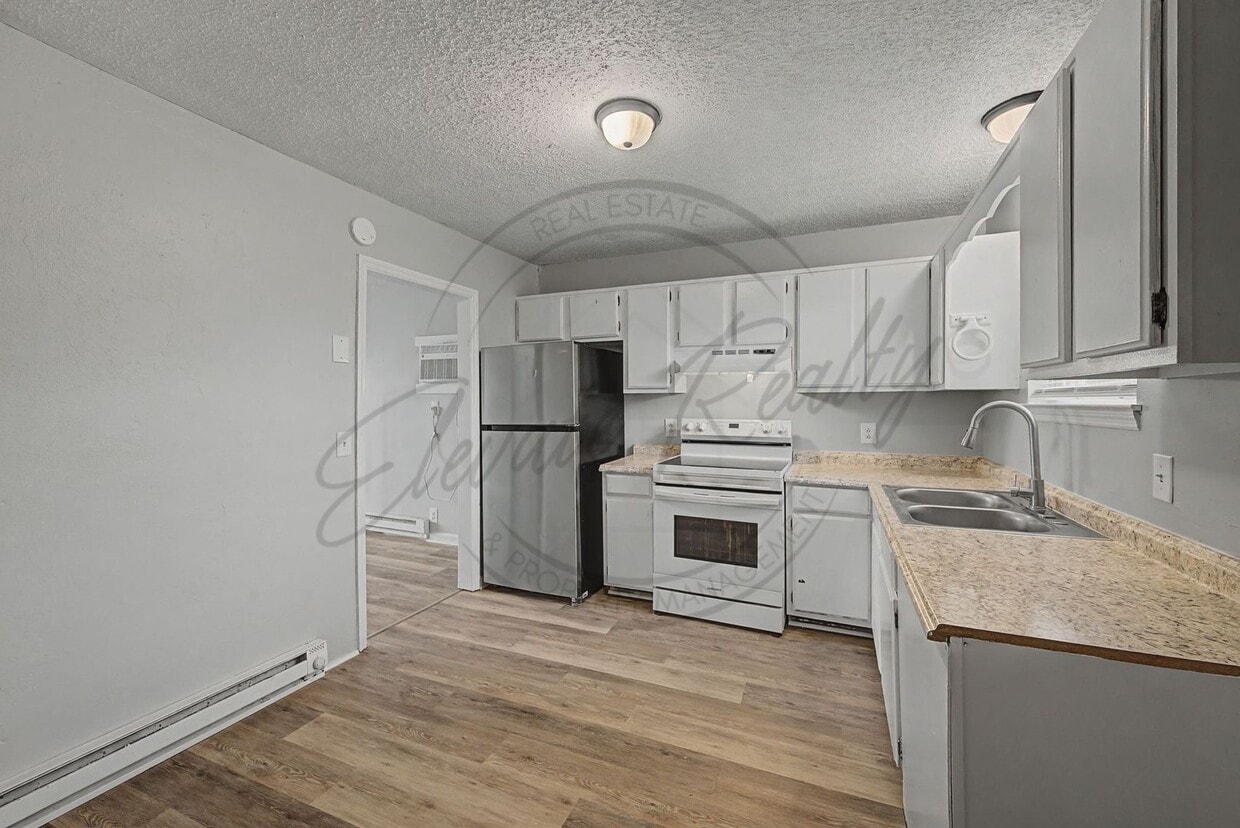 Updated Two Bedroom Ranch w/ Special! - Updated Two Bedroom Ranch w/ Special!