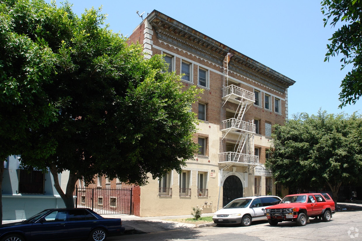 Building Photo - 673 Shatto Pl