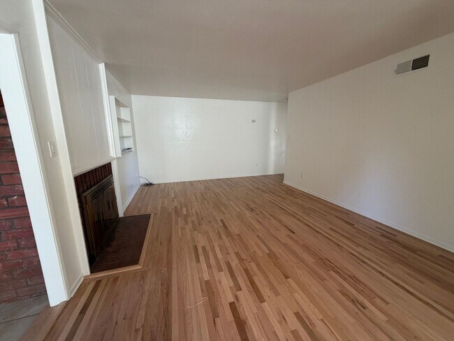 Foto del edificio - 1365 Jenner St