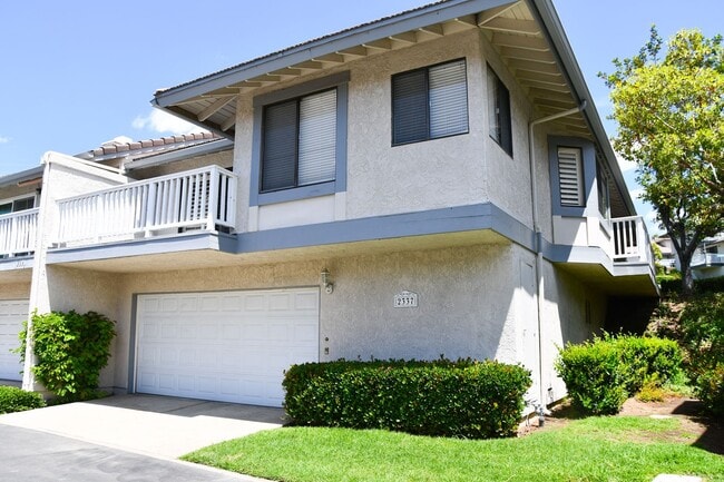 Newly remodeled and updated - Newly remodeled and updated Townhome