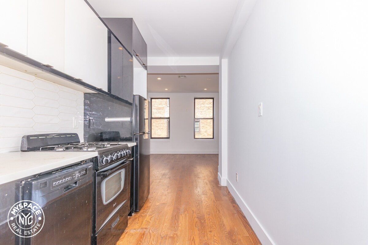 Primary Photo - 663 Hancock St