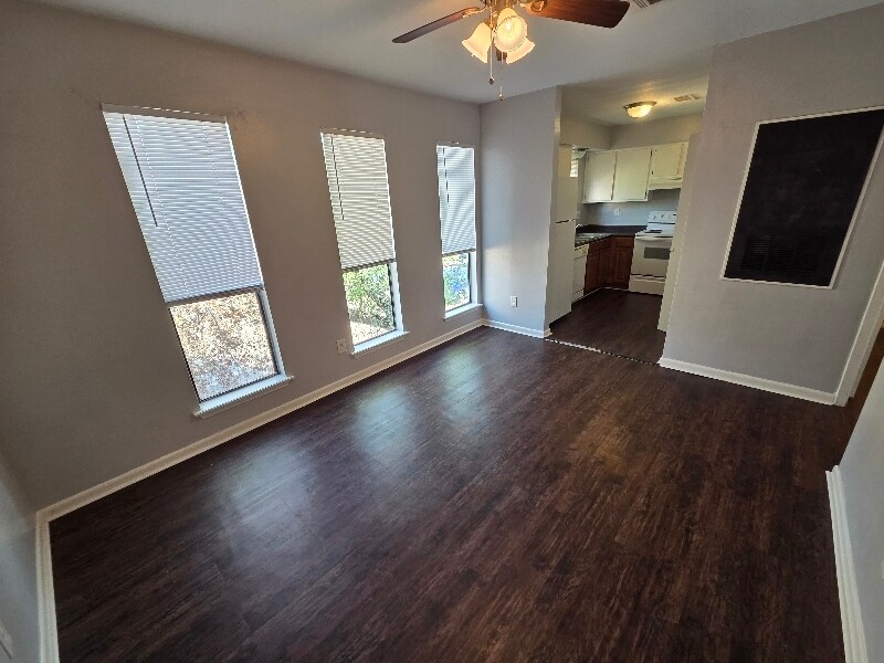 Photo - 406 Manuel Dr