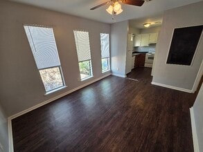 Building Photo - 406 Manuel Dr