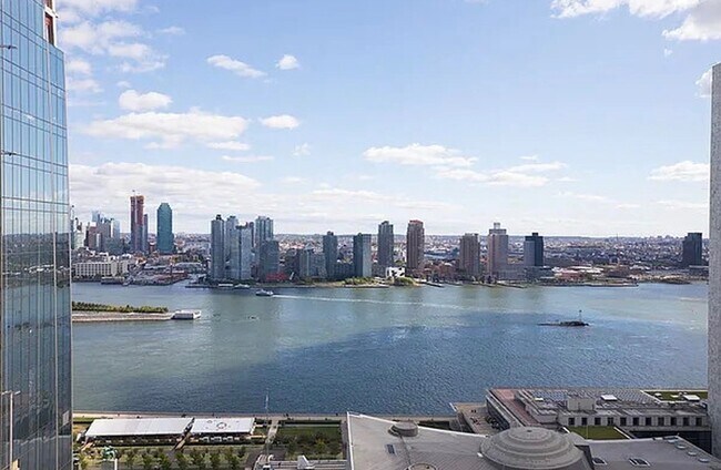 Foto del edificio - 333 E 45th St