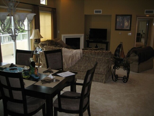 Foto del edificio - Fully Furnished Unit!!!