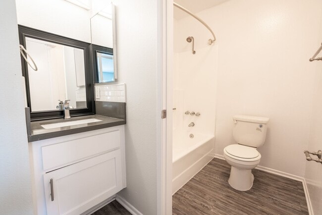 Interior Photo - 951 S. Oxford