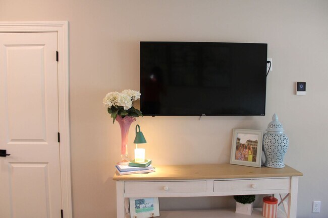 Foto del edificio - 1203 Ivy Rd
