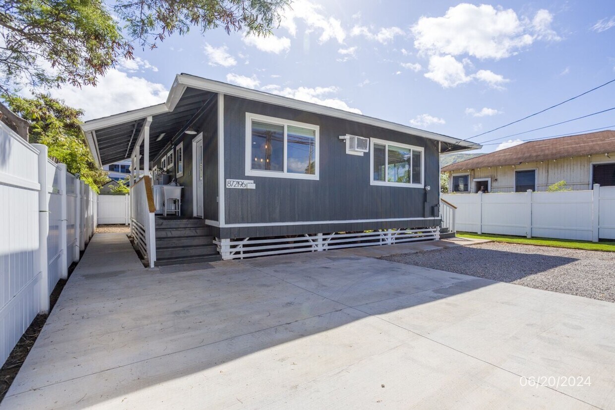 8721962196 Farrington Hwy, Waianae, HI 96792 House Rental in