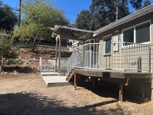 Building Photo - Great Location! A Must See 2 Bedroom/ 2 Ba...