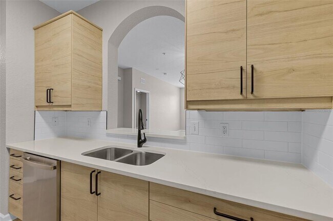 Building Photo - 2484 San Tecla St