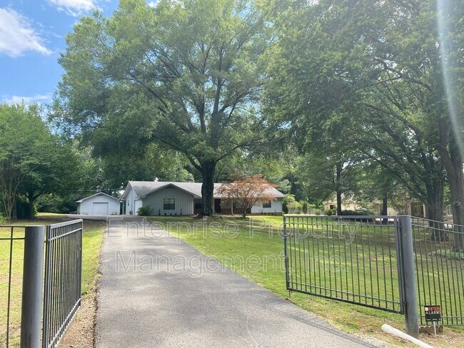 Foto del edificio - 7751 Macon Rd