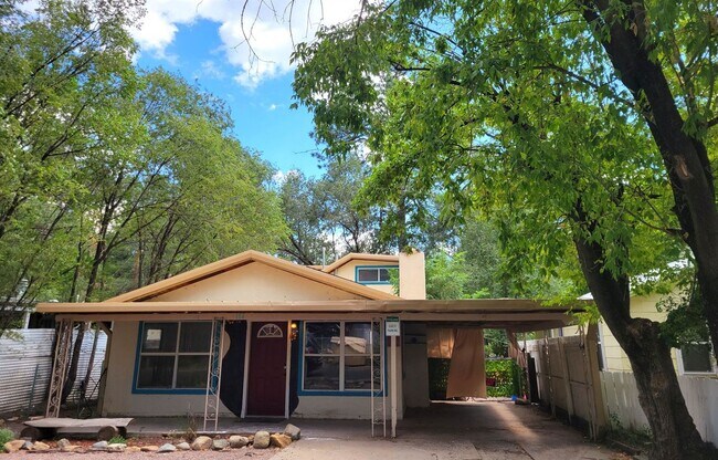 Foto del edificio - 4 br, 2 bath House - 114 N Begonia (998)