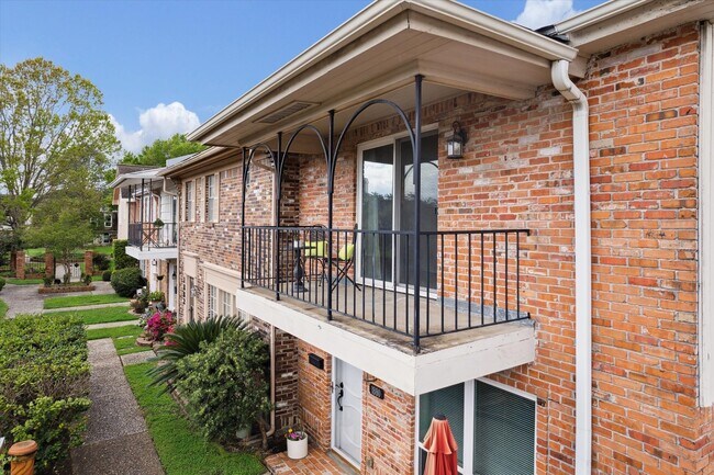 Foto del edificio - 1880 Saxony Ln