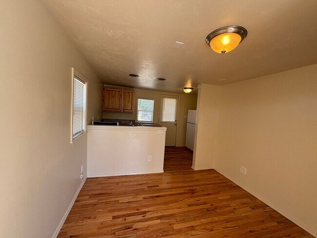 Building Photo - Great Single-Family Property. One Bedroom ...