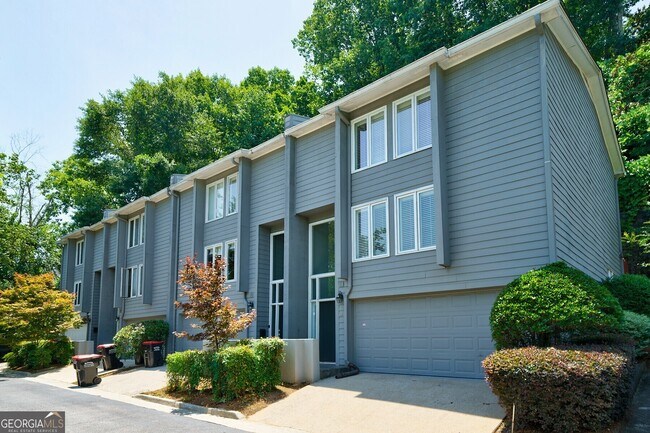 Foto del edificio - 4010 Roswell Rd NE