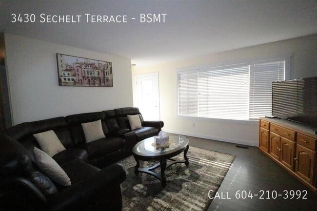Building Photo - Bright 2 Bedroom Basement Suite