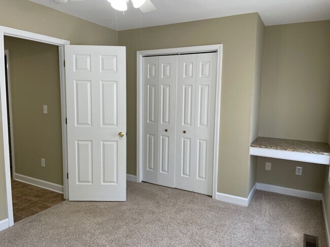 Building Photo - 1276