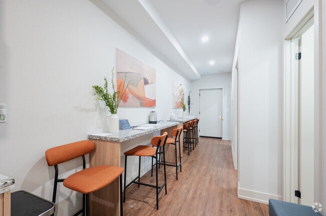 6 chambres, 3 salles de bain - Salle à manger - 23 Ross | Student Housing