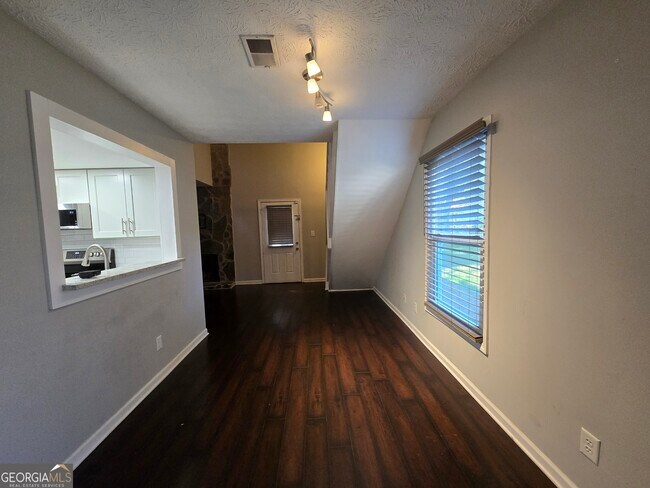 Foto del edificio - 1674 Wynndowne Trail