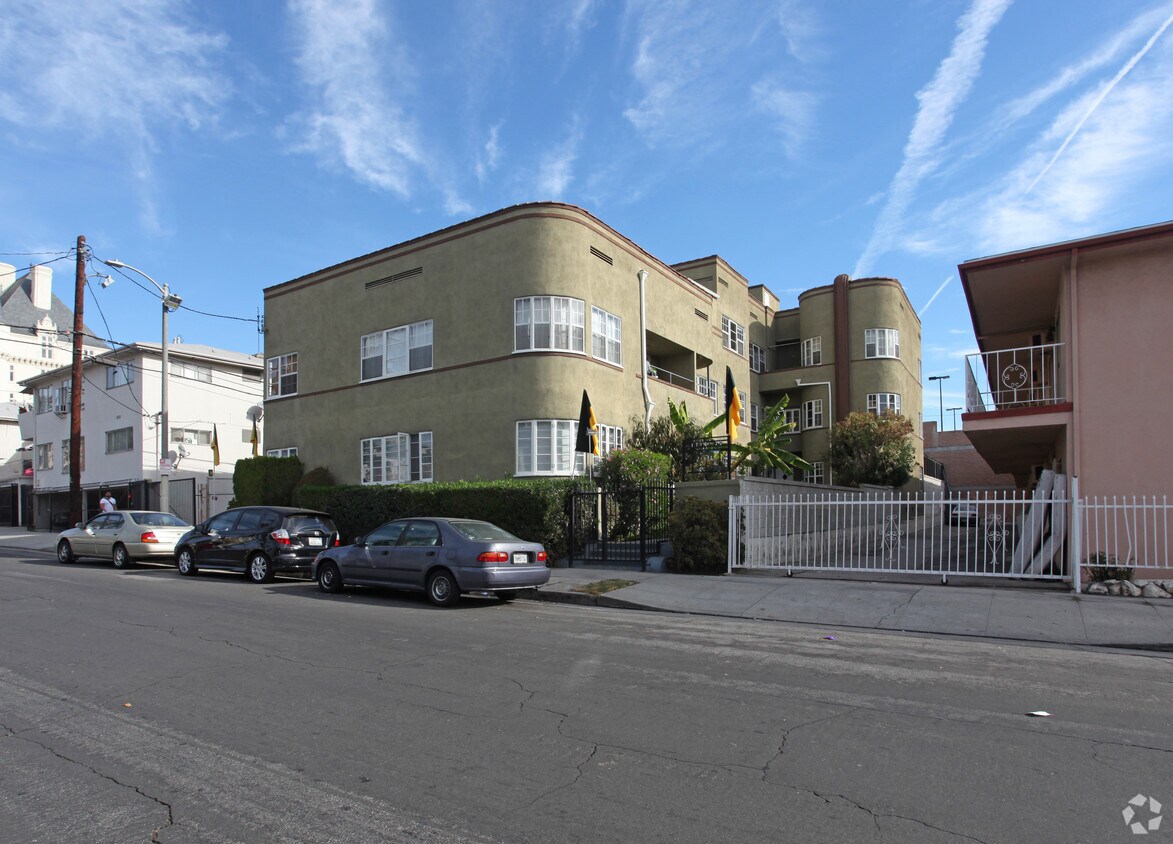 Foto principal - 1716-1722 N Serrano Ave