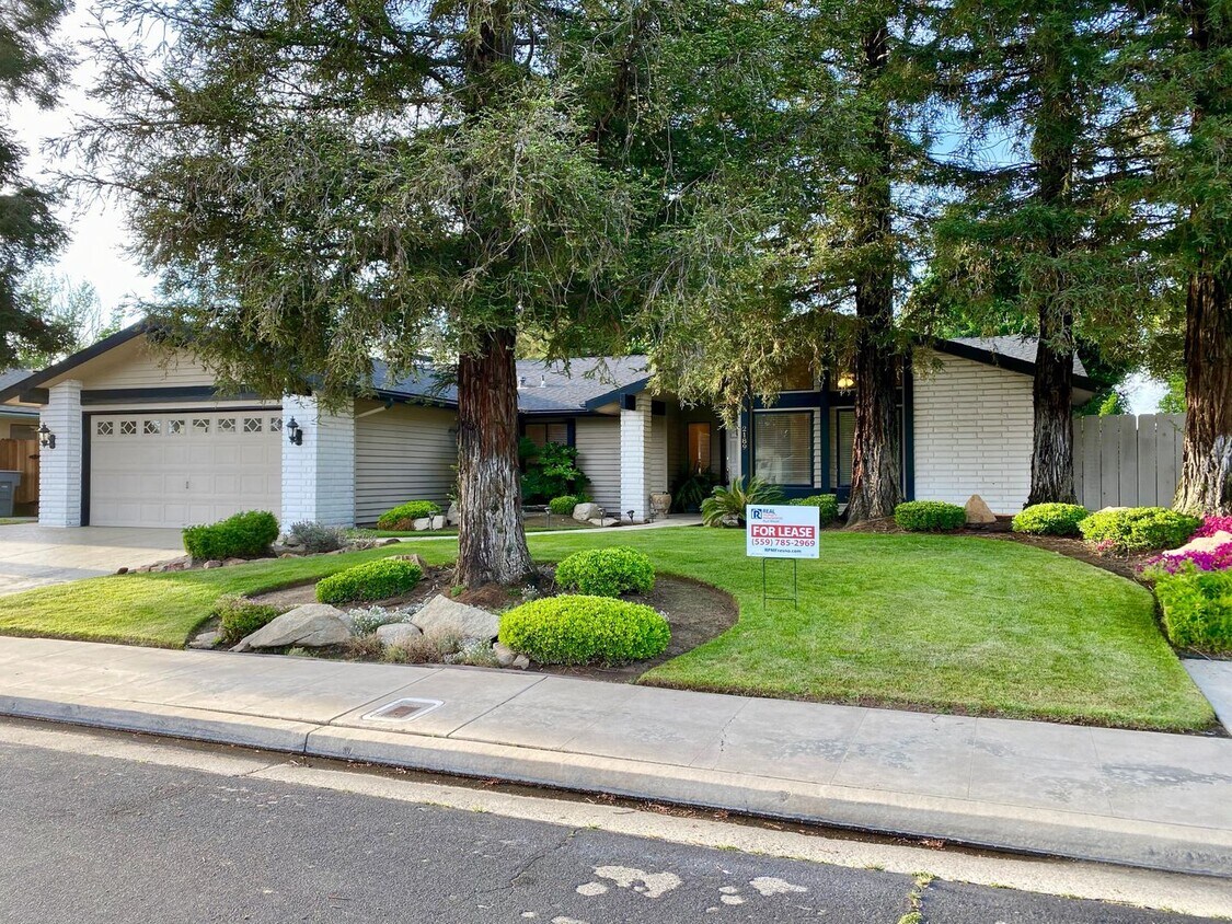 Primary Photo - $2,250 Armstrong & Sierra, Beautiful 3 Bed...