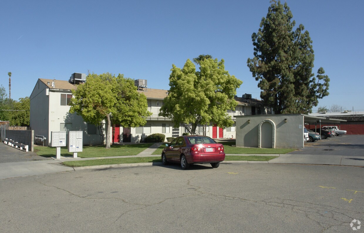 Primary Photo - 349 N Manila Ave