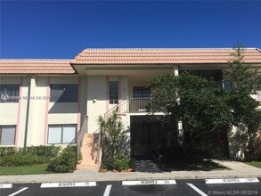 Building Photo - 405 Lakeview Dr