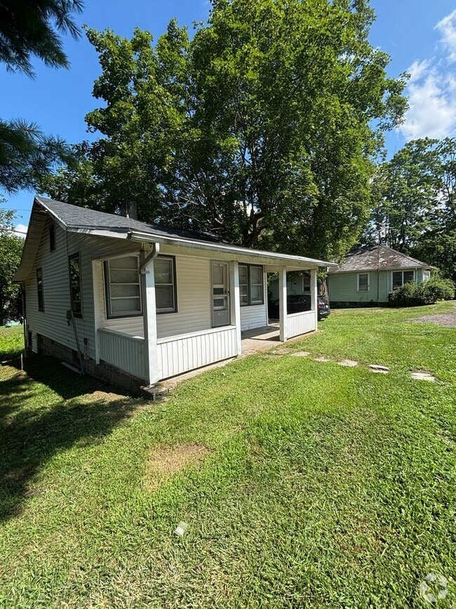 Building Photo - 2135 S Delaware Dr