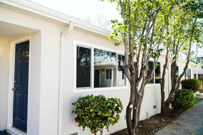 Building Photo - 3208 B St