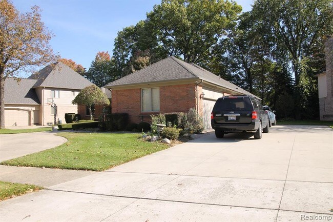 Building Photo - 52396 Royal Forest Dr