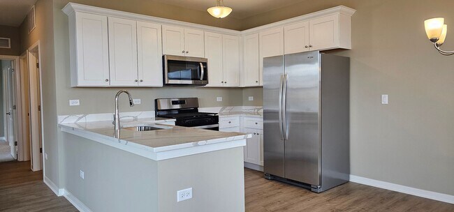 Foto del edificio - Douglas Fir-2Br/2Ba Rental Home-First Floor