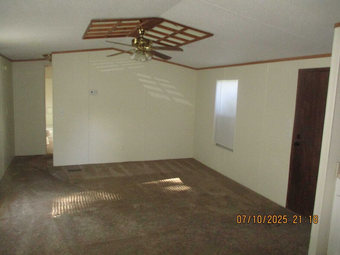 Building Photo - 904 Westview Dr