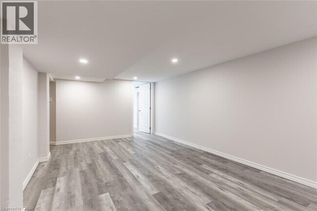 Building Photo - 927 Teal Dr