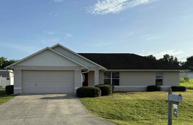 Building Photo - 3/2/2 Beautiful Home with Spacious Backyard in Southeast Ocala