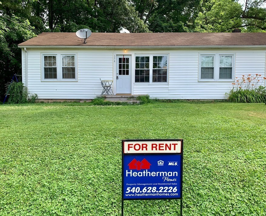 Primary Photo - STAFFORD DUPLEX - CLOSE TO TBS GATE OF QUA...