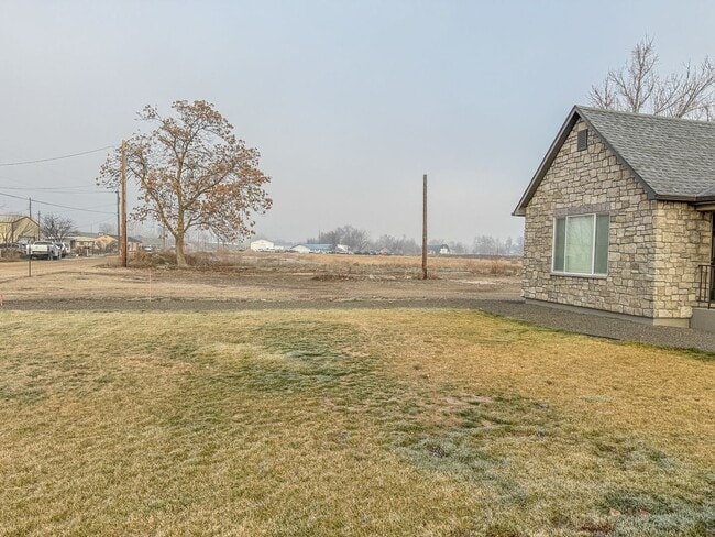 Foto del edificio - Cozy Single-Family Home with large yard in Caldwell