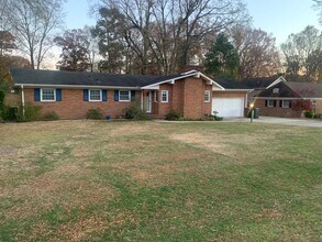 Building Photo - 2404 Blanche Dr