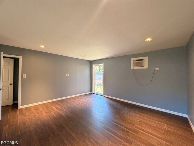 Foto del edificio - 8406 Sevigny Dr
