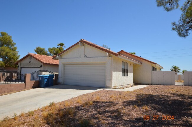 Building Photo - 1009 Neil Armstrong Cir