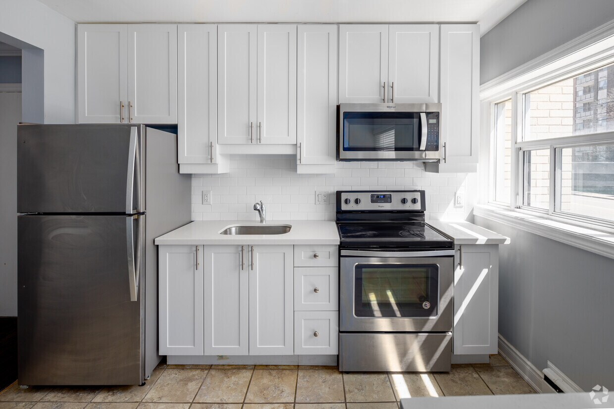 233 Mohawk Road East Apartments 233 Mohawk Rd E Hamilton, ON