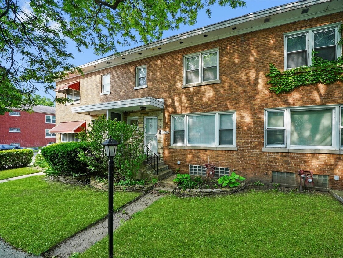 Foto principal - 7754 S Yates Blvd