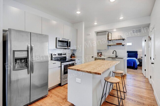 Building Photo - 3 bed, 2 bath in Wellington