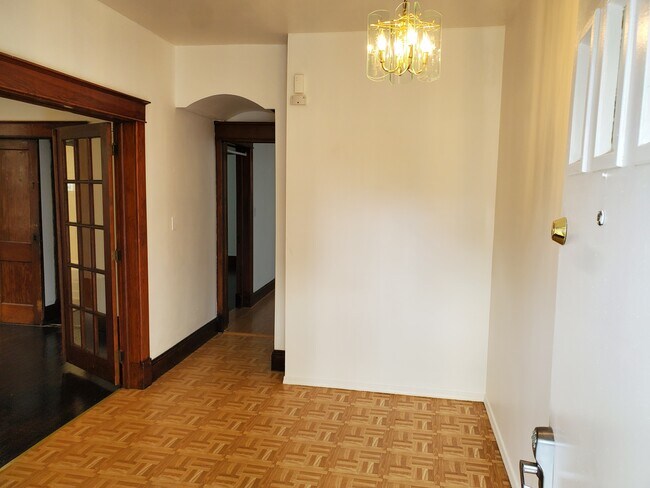 Building Photo - 6414 Rosemont Ave
