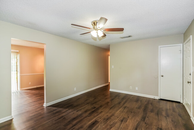 Building Photo - 536 Buckeye Ln