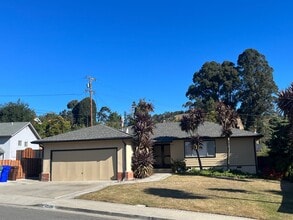 Building Photo - 4524 Fieldcrest Dr