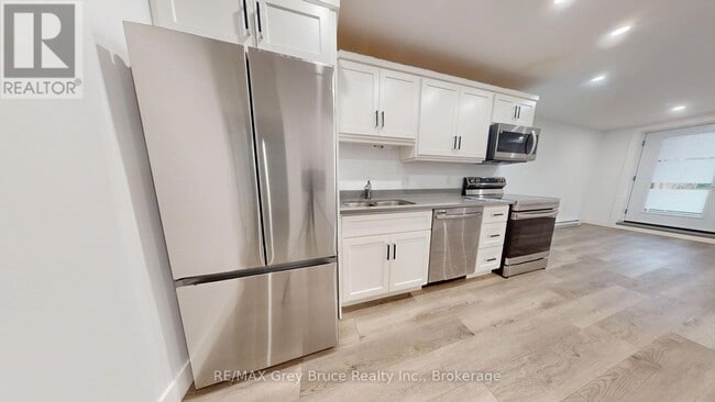 Building Photo - 39 1st Ave S