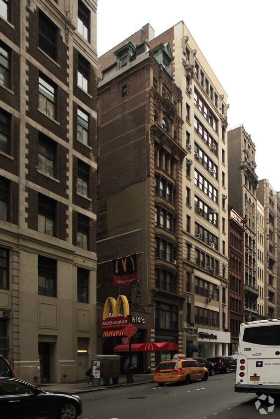 Primary Photo - 722 Broadway